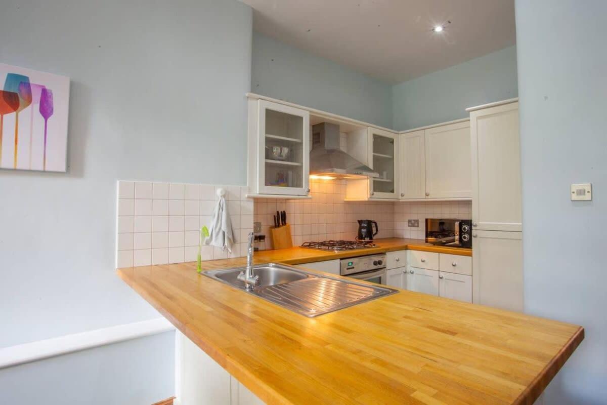 Modern, Light-Filled And Sleek West End Apartment Glasgow Extérieur photo