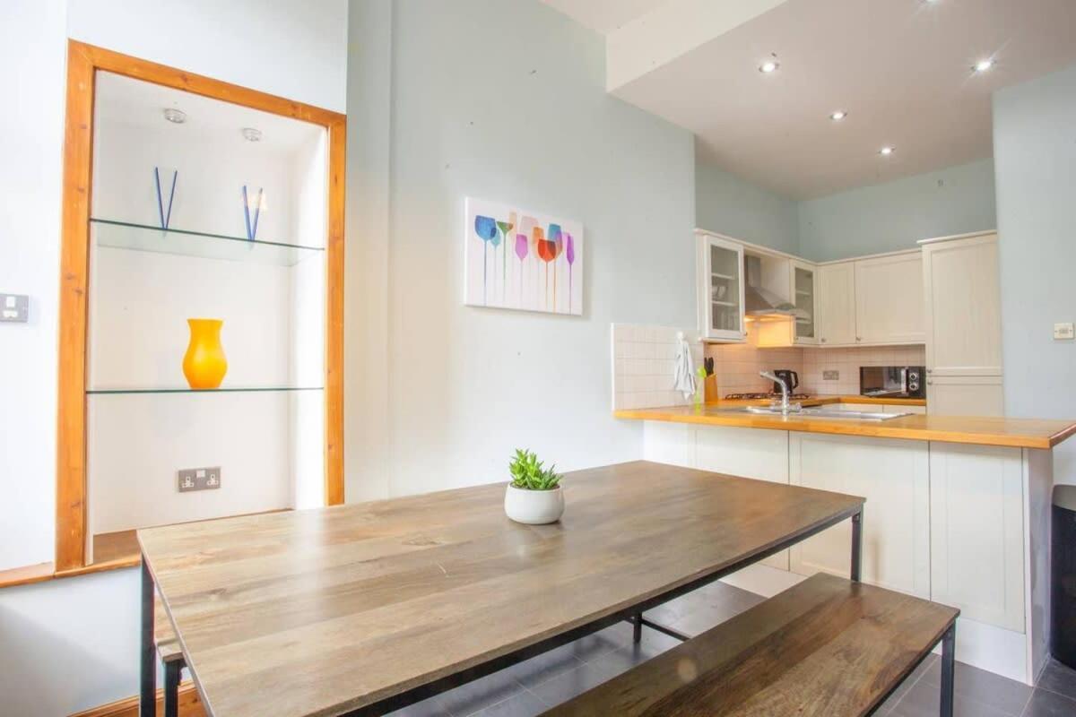 Modern, Light-Filled And Sleek West End Apartment Glasgow Extérieur photo